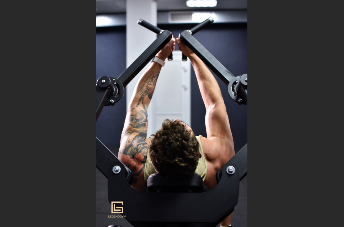 VB 122  Pectoral fly and rear deltoid machine