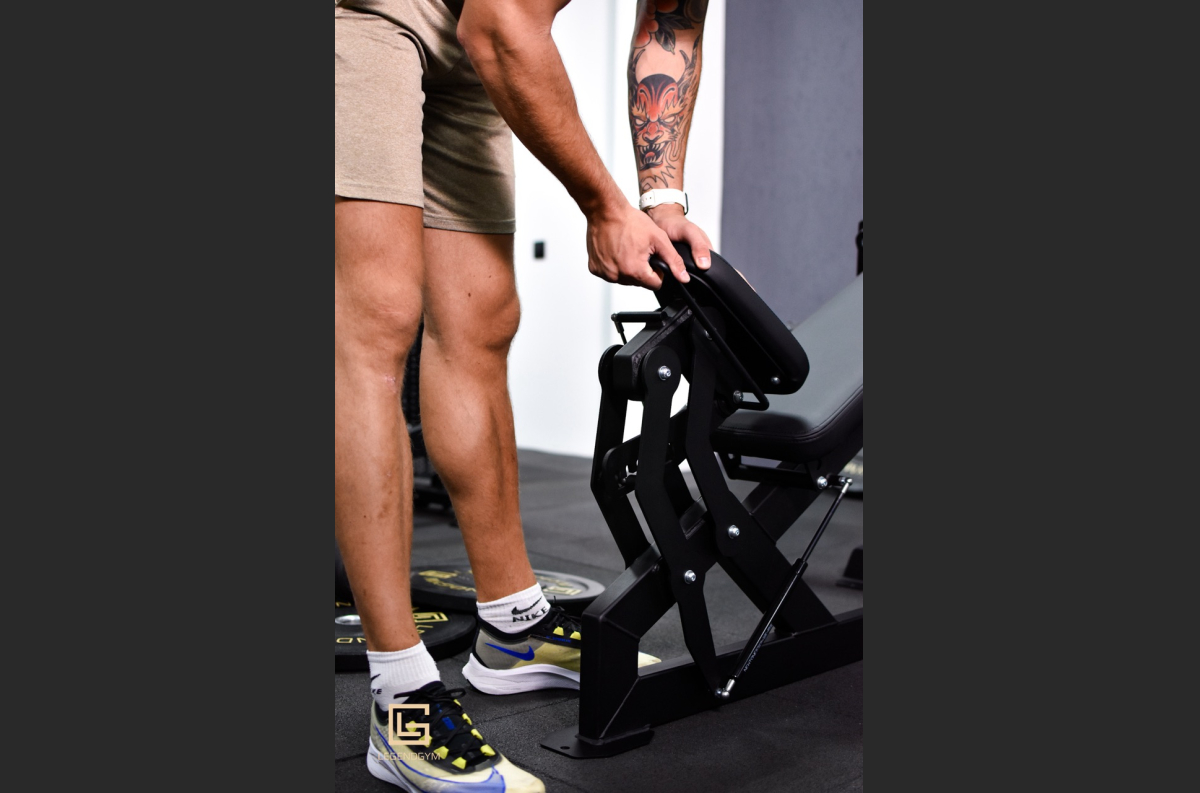VB 122  Pectoral fly and rear deltoid machine