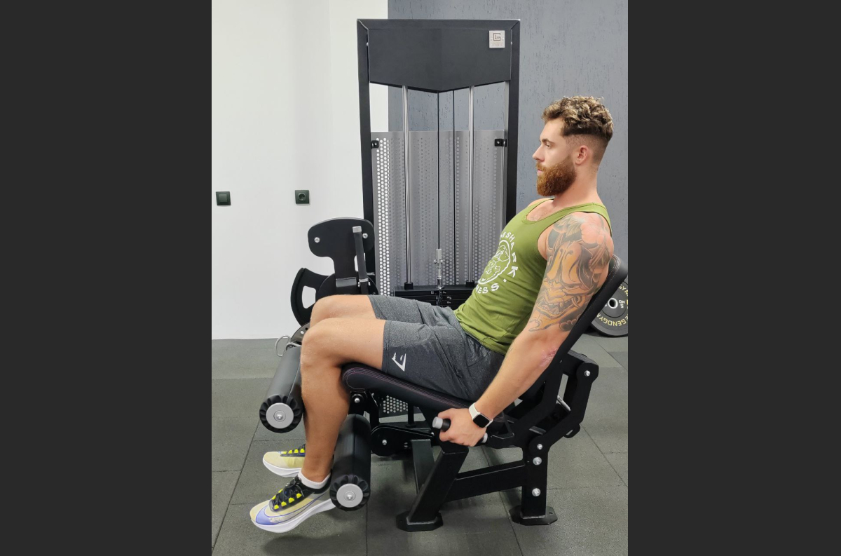 VB 312 Seated leg curl leg extension machine
