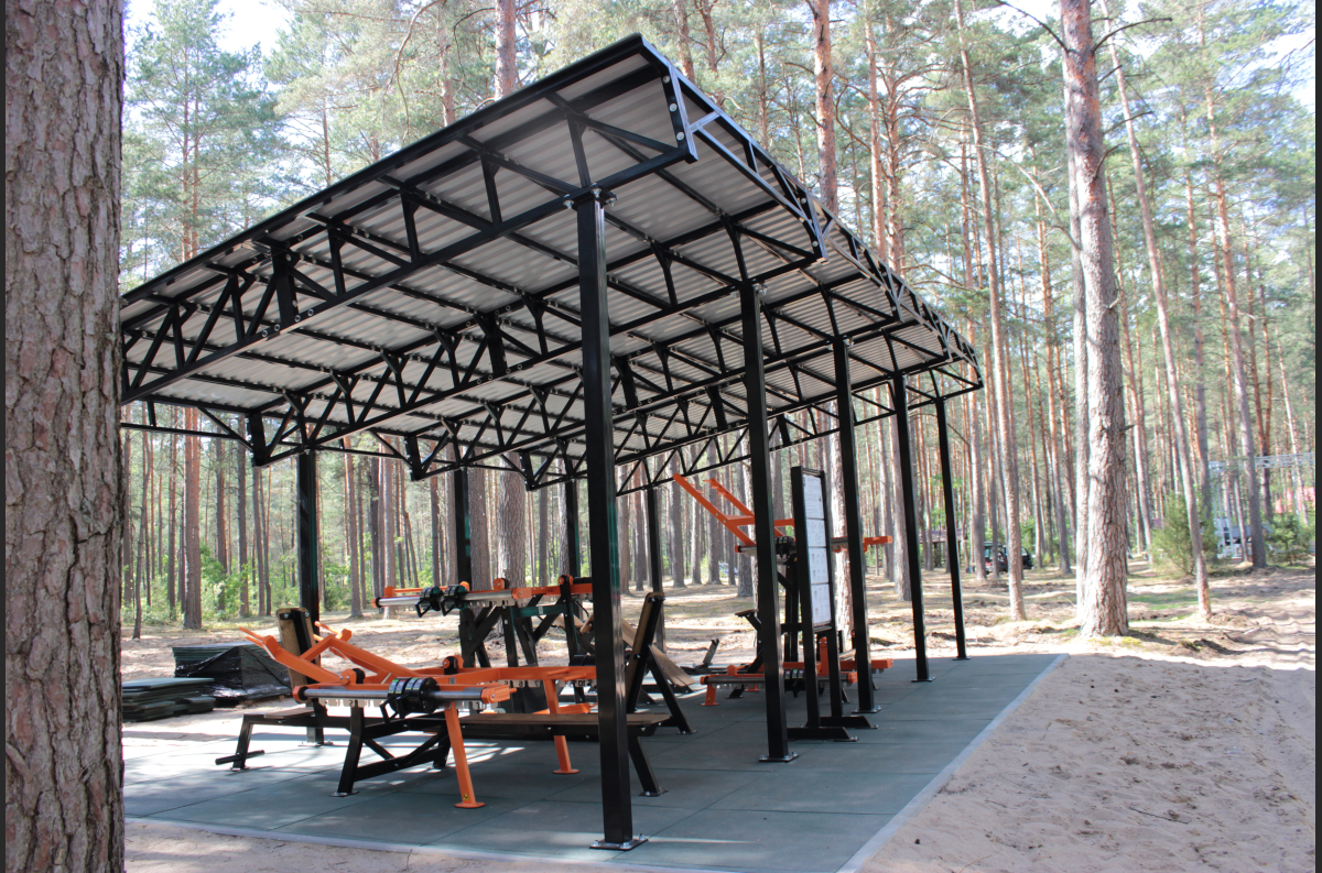 Complex of outdoor weight training equipment