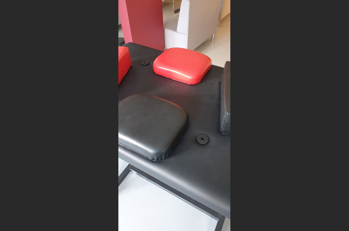 VB 218 Armwrestling table