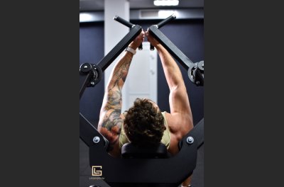VB 122  Pectoral fly and rear deltoid machine