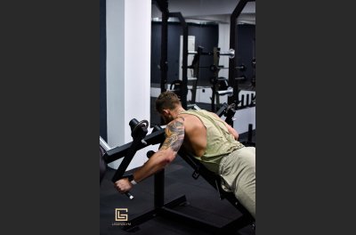 VB 122  Pectoral fly and rear deltoid machine