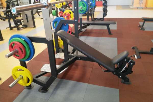 VB-282-Скамья-жима-штанги-в-наклоне-Incline-bench-press-981x736